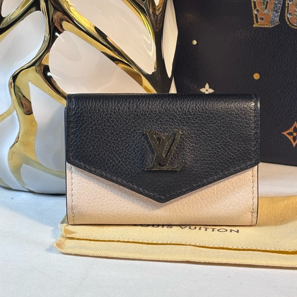 Gorgeous Louis Vuitton Lockmini Wallet